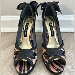 NWOT Beverly Feldman Black and Tan Striped Heels